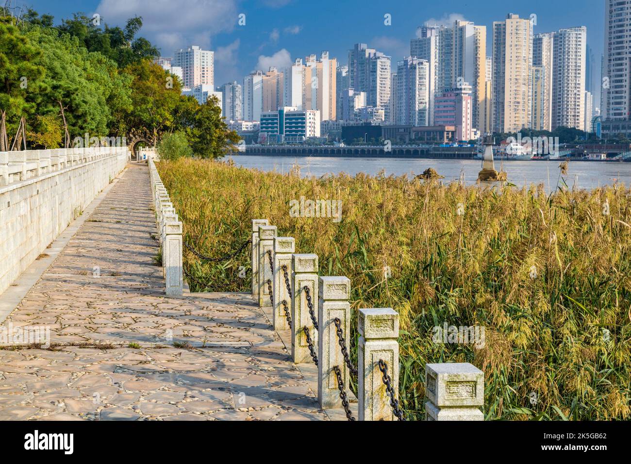 Wenzhou, Zhejiang, China.  Überblick über den Oujiang-Fluss von Jiangxin Insel Wenzhou. Stockfoto