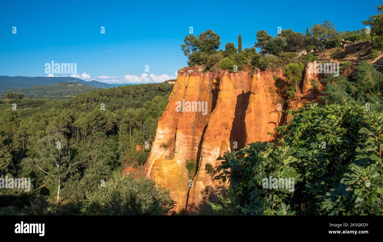 Ockerfarbene Klippen, Roussillon, Frankreich Stockfoto