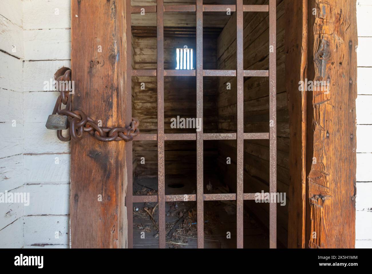 Dodge City, Kansas - das Gefängnis im Boot Hill Museum. Das Museum bewahrt die Geschichte und Kultur des alten Westens. Das Hotel liegt an der Stelle der Altstadt der Stadt Stockfoto