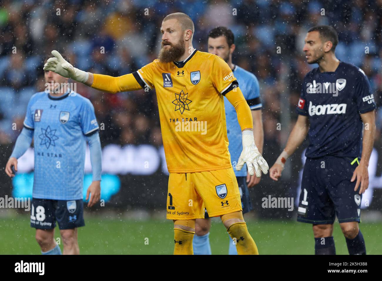 SYDNEY, AUSTRALIEN - 8. OKTOBER: Andrew Redmayne vom Sydney FC kommuniziert mit seinem Team während der ersten A-League-Männerrunde zwischen dem Sydney FC und Melbourne Victory im Allianz Stadium am 8. Oktober 2022 in Sydney, Australien Stockfoto