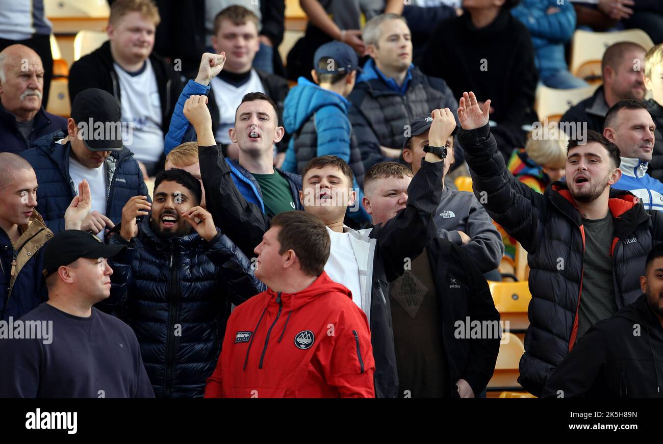 Norwich, Großbritannien. 08. Oktober 2022. Preston-Fans beim Sky Bet Championship-Spiel zwischen Norwich City und Preston North End in der Carrow Road am 8. 2022. Oktober in Norwich, England. (Foto von Mick Kearns/phcimages.com) Credit: PHC Images/Alamy Live News Stockfoto