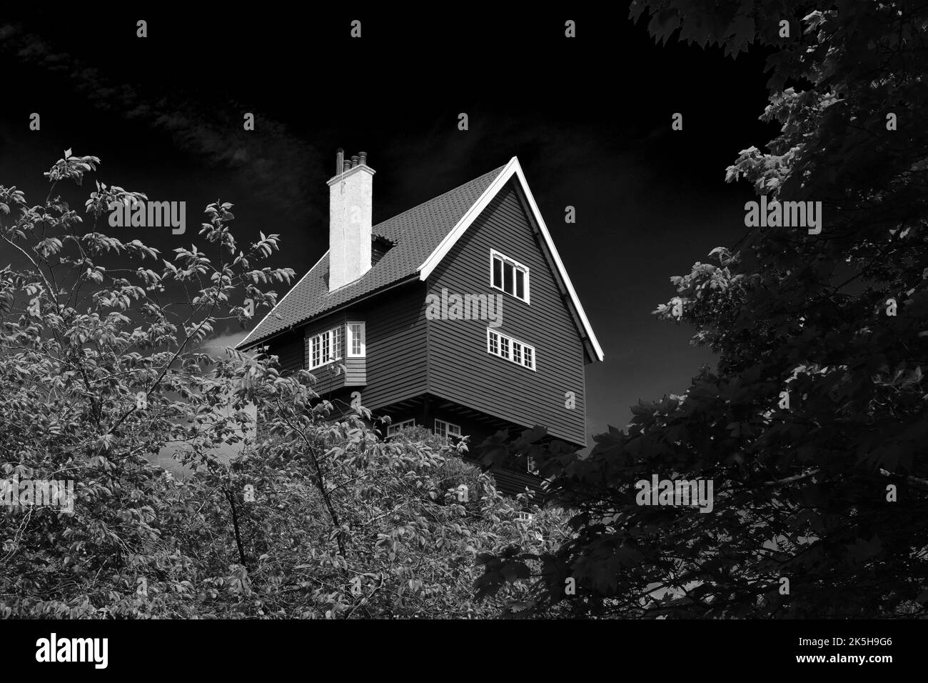 The House in the Clouds, ein renovierter Wasserturm in Thorpeness Village, Suffolk, England, Großbritannien Stockfoto