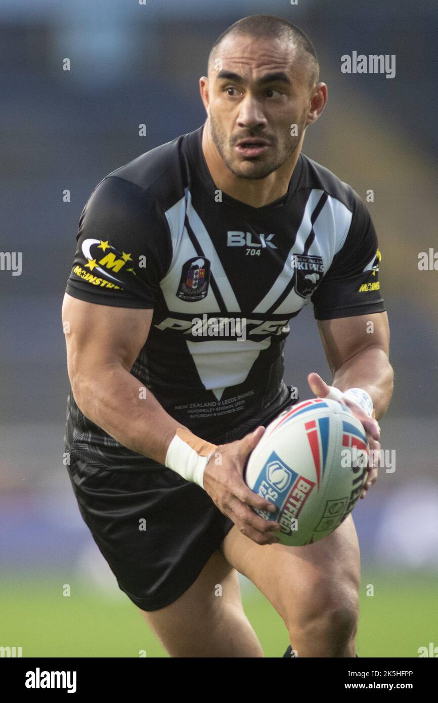 Leeds, Großbritannien. 08. Oktober 2022. Headingley Stadium, Leeds, West Yorkshire, 8.. Oktober 2022. Leeds Rhinos gegen die New Zealand Rugby League bei der Bartercard International Challenge Thomas Leuluai (C) von der New Zealand Rugby League bei seinen letzten Spielen der Rugby League vor dem Ruhestand. Kredit: Touchlinepics/Alamy Live Nachrichten Stockfoto