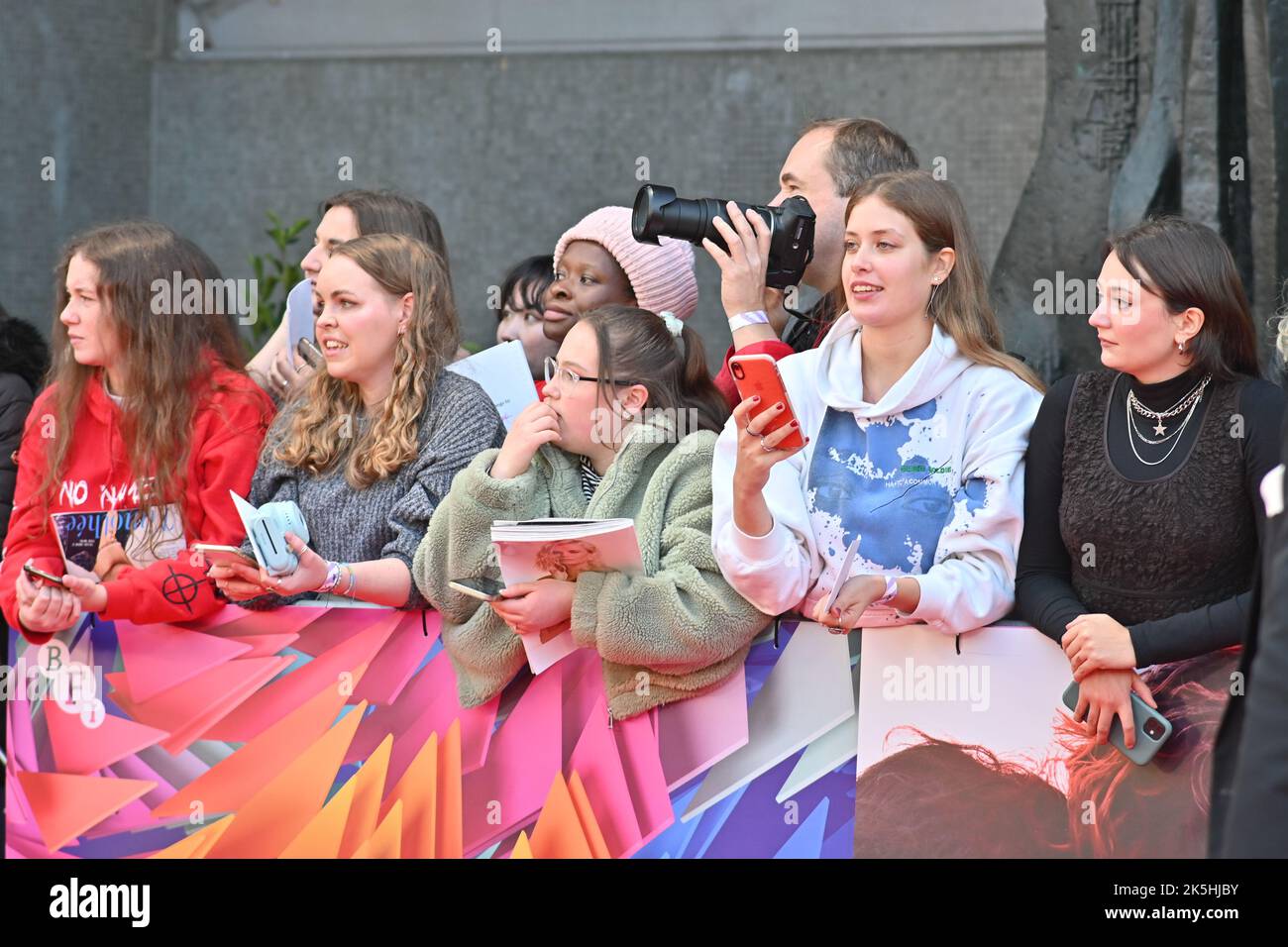 London, Großbritannien. 8. Okt 2022. Timothée Chalamet und Luca Guadagnino kommen am 8.. Oktober 2022 in der South Bank, Royal Festival Hall, London, Großbritannien, bei The Bones and All - Weltpremiere des BFI London Film Festival’s 2022 an. Quelle: Siehe Li/Picture Capital/Alamy Live News Stockfoto