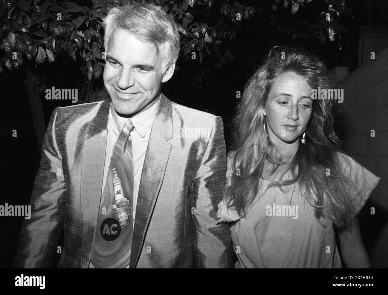 Steve Martin mit Carol McKenzie bei Spago's 1983 Credit: Ralph Dominguez/MediaPunch Stockfoto