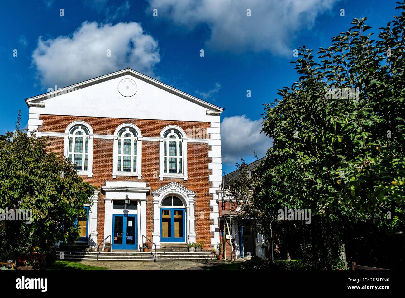 Dorking Surrey Hills UK, Oktober 08 2022, United Reform Church Building Exterior With No People Stockfoto