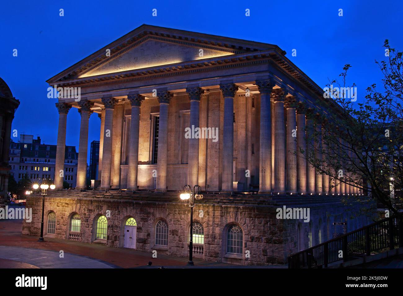 Birmingham Townhall in der Abenddämmerung, Victoria Square, Birmingham, West Midlands, England, GROSSBRITANNIEN, B3 3DQ Stockfoto