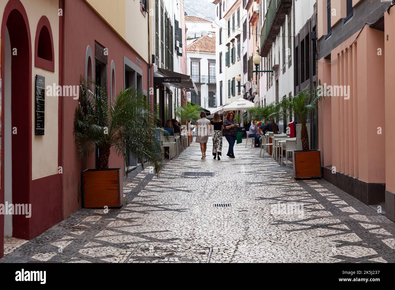 Gasse in der Altstadt, Madeira, Portugal Stockfoto