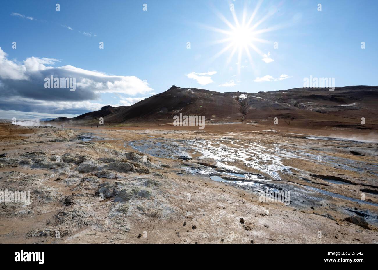 Heiße Quellen, Hveraroend Geothermie Gebiet, auch Hverir oder Namaskard, Stern der Sonne, Nordisland, Island Stockfoto