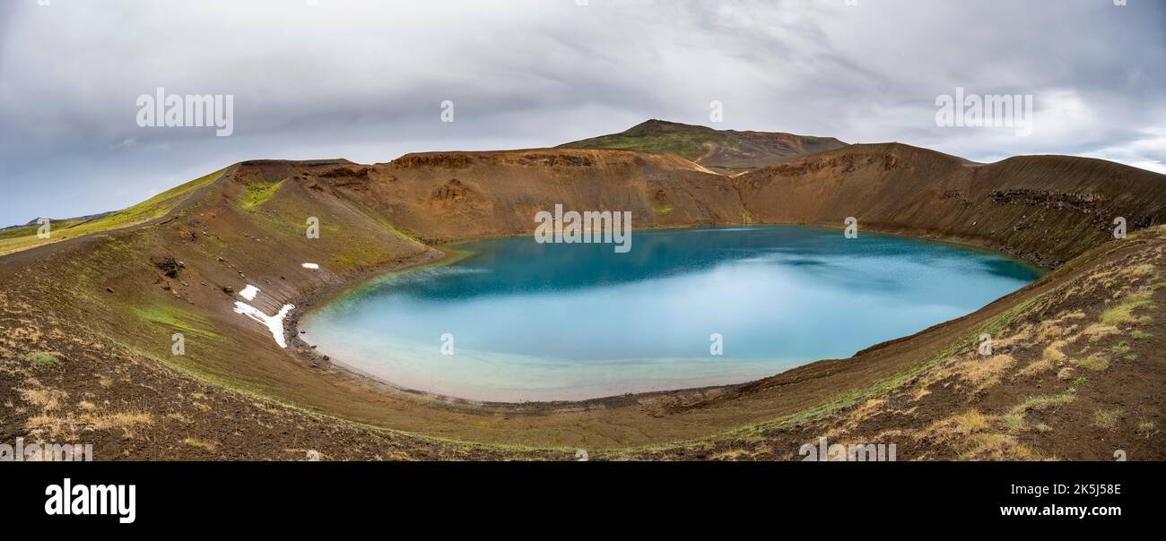 Vulkankrater mit blauem See, Vulkanasee, Kratersee Viti am zentralen Vulkan Krafla, Myvatn, Nordisland, Island Stockfoto