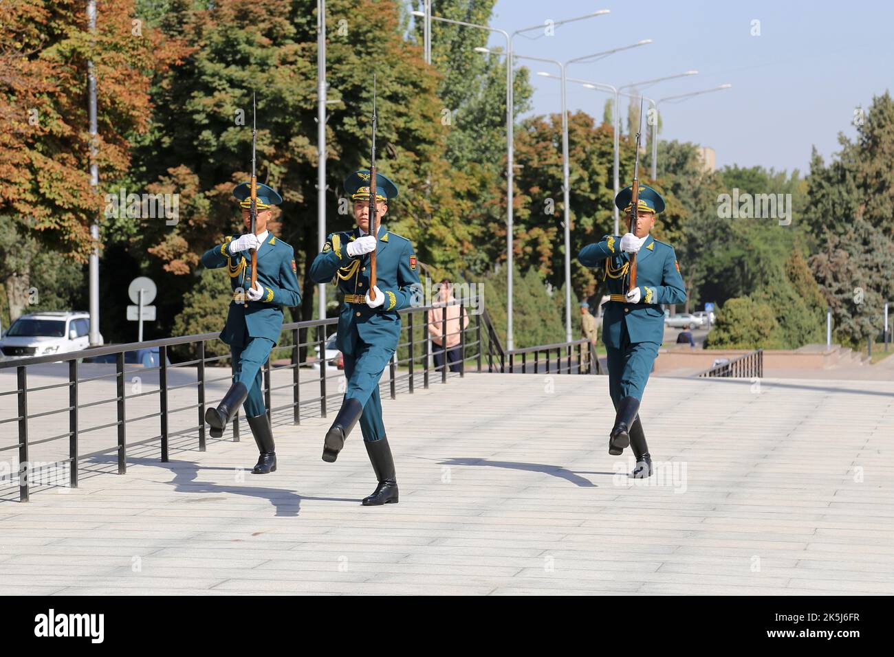 Wachablösung, Ala-zu-Platz, Bishkek, Bishkek City Region, Kirgisistan, Zentralasien Stockfoto