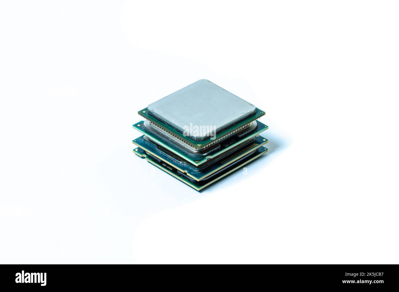 Computerprozessor CPU Zentraleinheit Mikrochip isoliert auf weißem Hintergrund Nahaufnahme der Unterseite, Sockelkontakt für PC Stockfoto