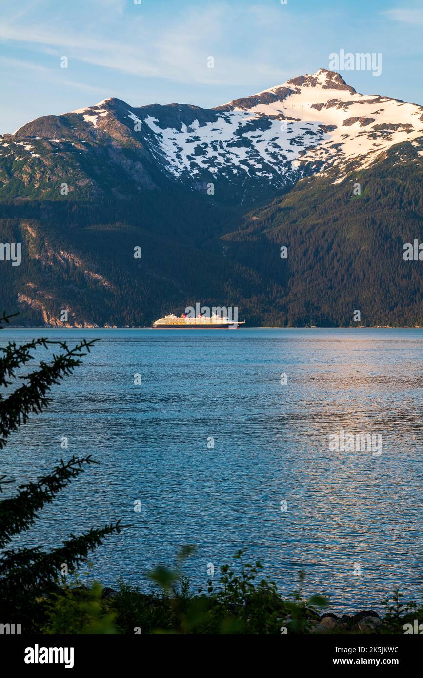 Kreuzschiff; Chilkoot Inlet; Coast Mountains; Haines; Alaska; USA Stockfoto