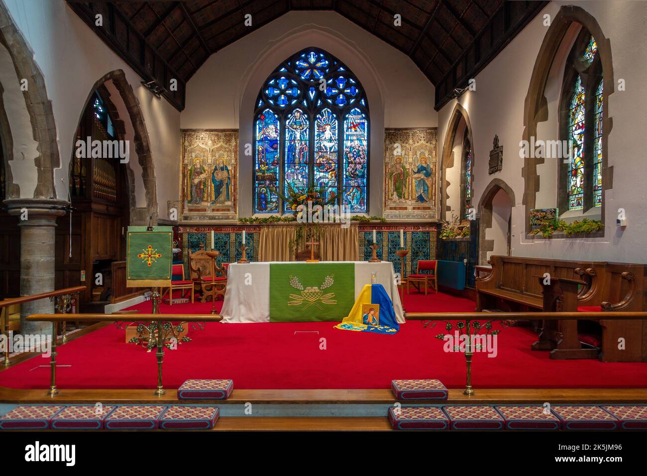 Altar, Steinglas, Fenster, St. Pauls Kirche, Church Street St. Pauls, Canterbury, Kent, England, Großbritannien Stockfoto