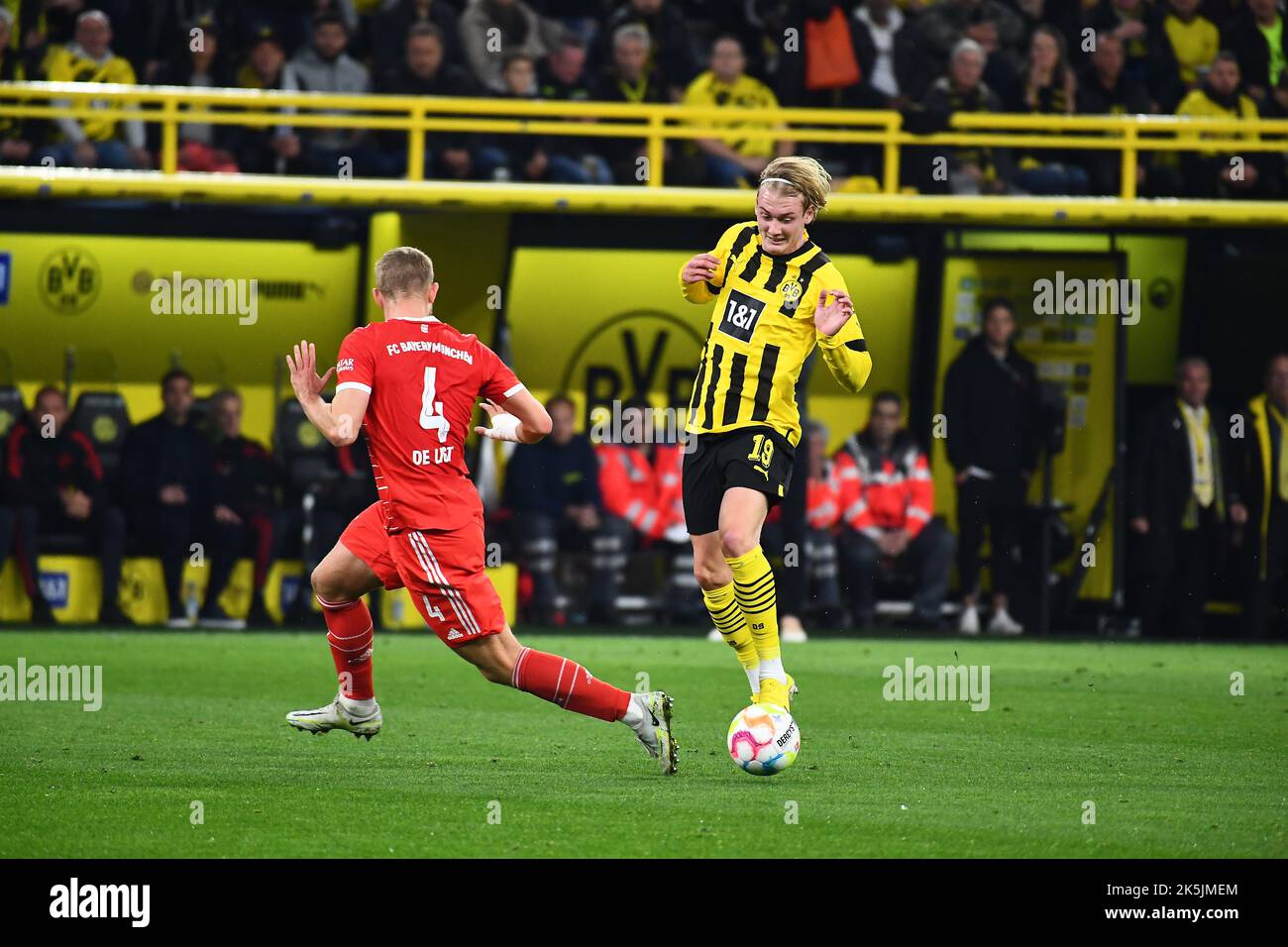 DORTMUND, 8. OKTOBER 2022: Julian Brandt, Matthijs de Ligt. Das Fußballspiel der Bundesliga Borussia Dortmund gegen Bayern München Stockfoto