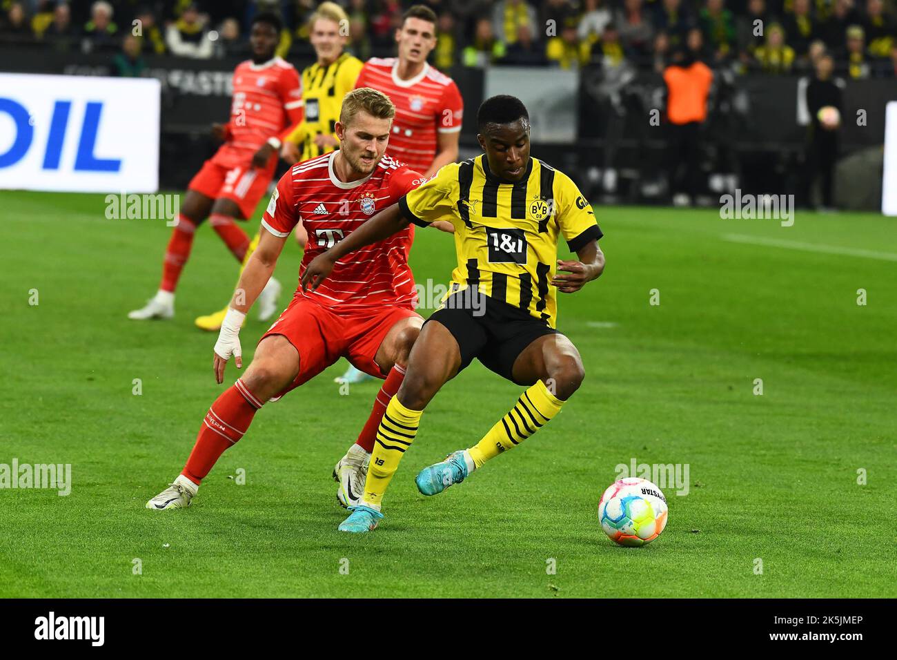 DORTMUND, 8. OKTOBER 2022: Youssoufa Moukoko, Matthijs de Ligt. Das Fußballspiel der Bundesliga Borussia Dortmund gegen Bayern München Stockfoto