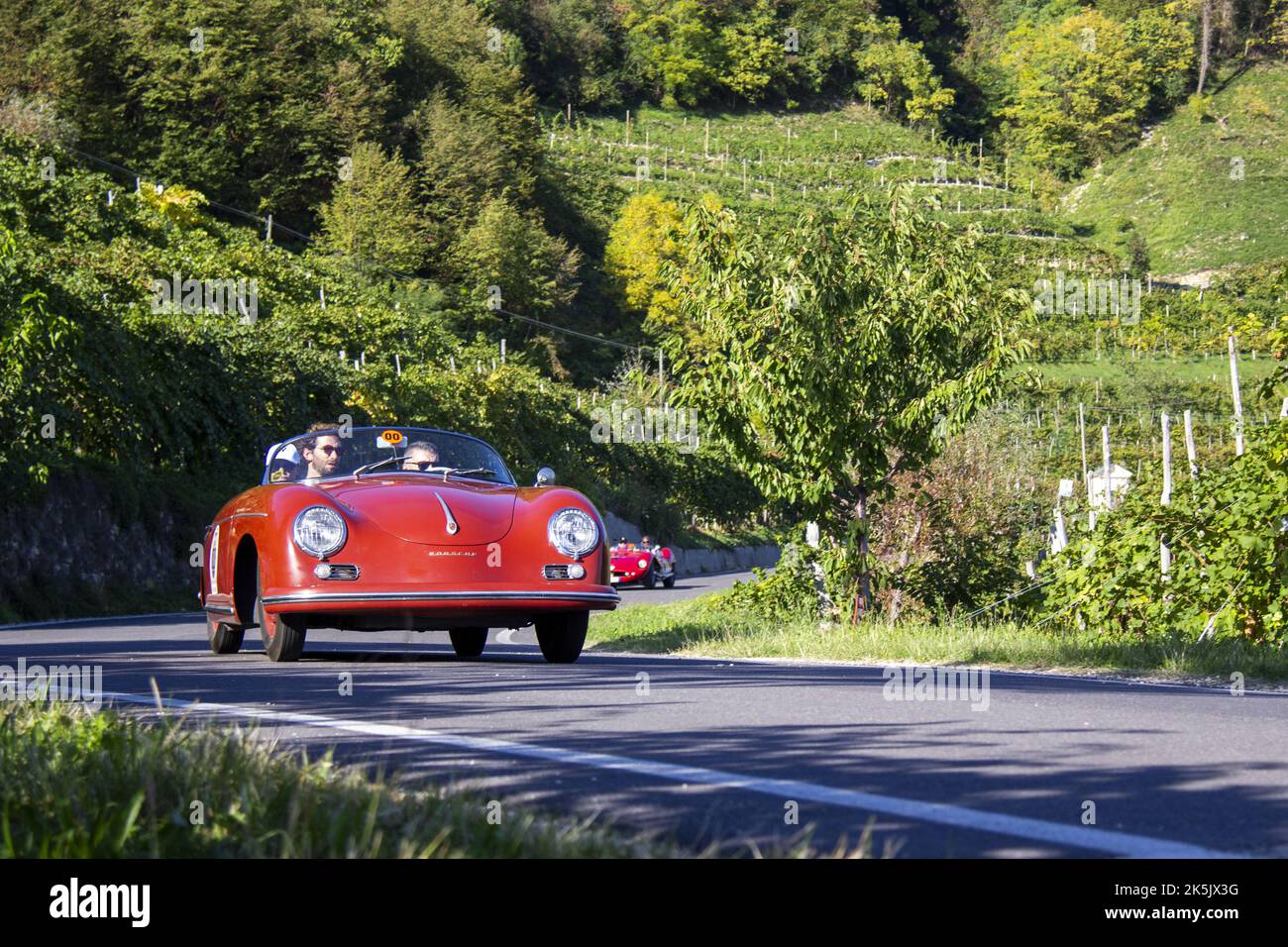 17. Ausgabe der kulturellen touristischen Veranstaltung für Oldtimer in den historischen Hügeln von Conegliano Valdobbiadene, ein UNESCO-Weltkulturerbe. (Foto von Mimmo Lamacchia/Pacific Press) Stockfoto