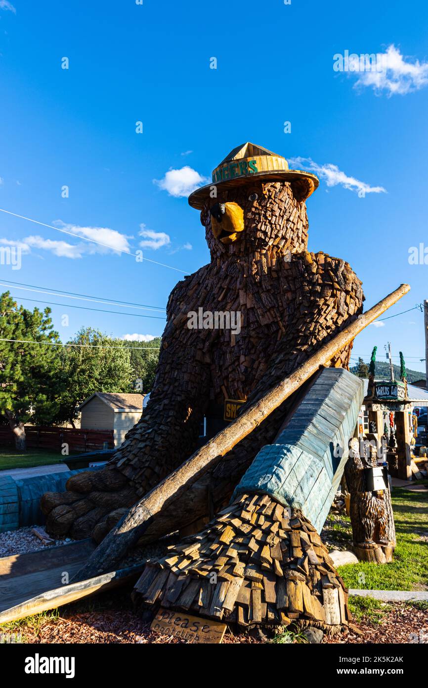 Holzschnitzerei von Giant Smokey the Bear, Hill City, South Dakota, USA Stockfoto
