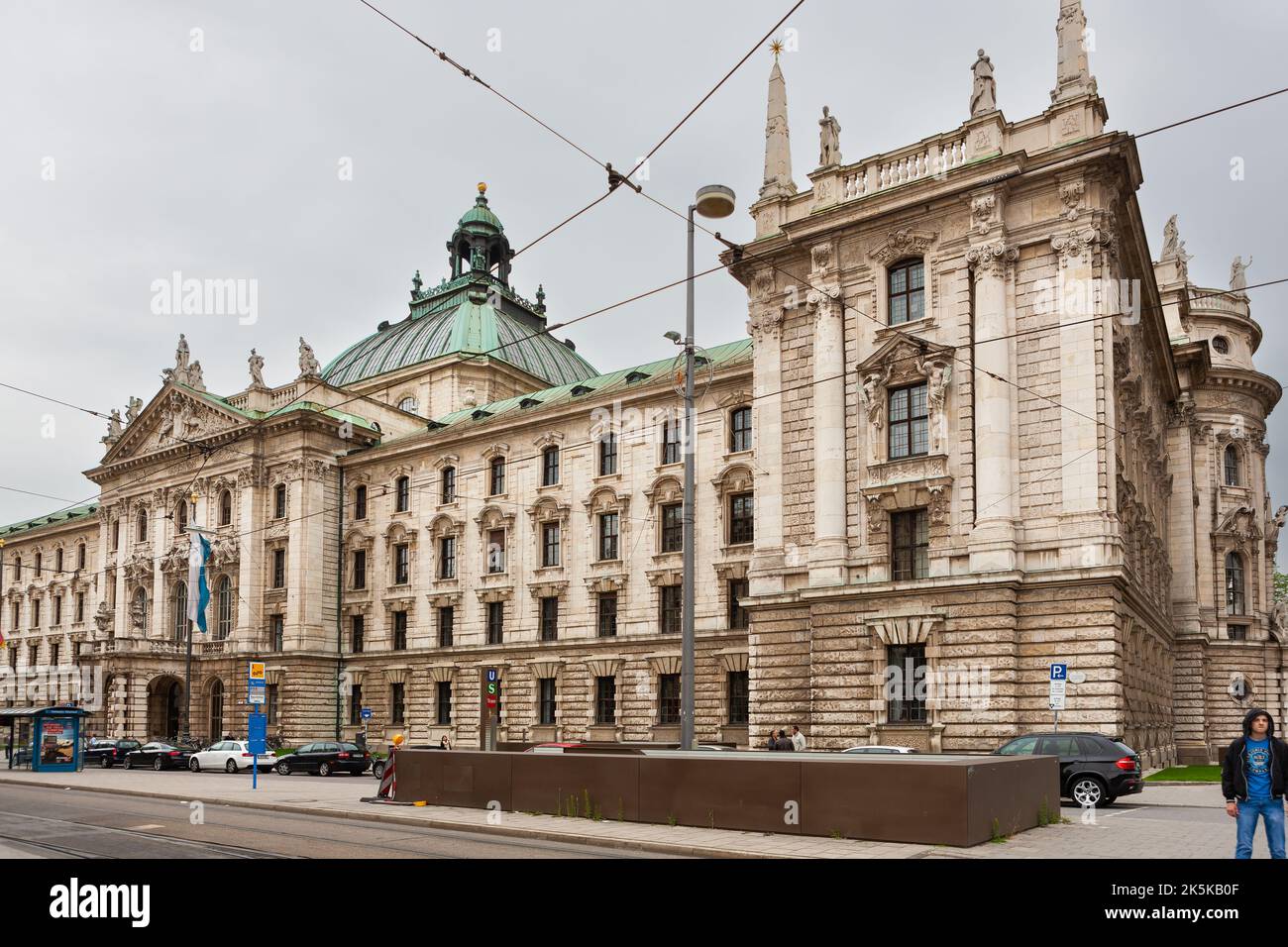 München, Deutschland - 4. Juli 2011 : Justizpalast. Justizpalast, neobarockes Gerichtsgebäude für das Bayerische Justizministerium, Südseite Stockfoto