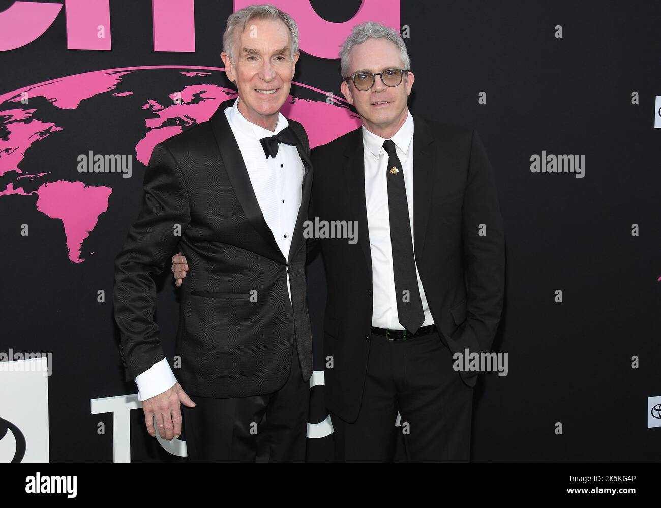 Los Angeles, USA. 08. Oktober 2022. (L-R) Bill Nye und Brannon Braga bei der Gala 2022 Environmental Media Association Awards, die am Samstag, den 8. Oktober 2022, in den Sunset Las Palmas Studios in Los Angeles, CA, stattfand. (Foto: Sthanlee B. Mirador/Sipa USA) Quelle: SIPA USA/Alamy Live News Stockfoto