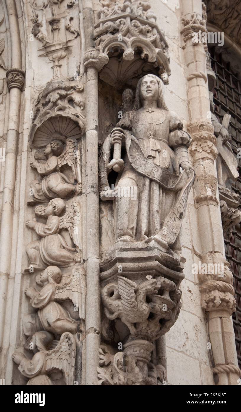 Das alte Portal unserer Lieben Frau von der Unbefleckten Empfängnis (Detail), Alfama, Lissabon, Portugal. Sehr kunstvoll, manuelinischer Stil; Stockfoto