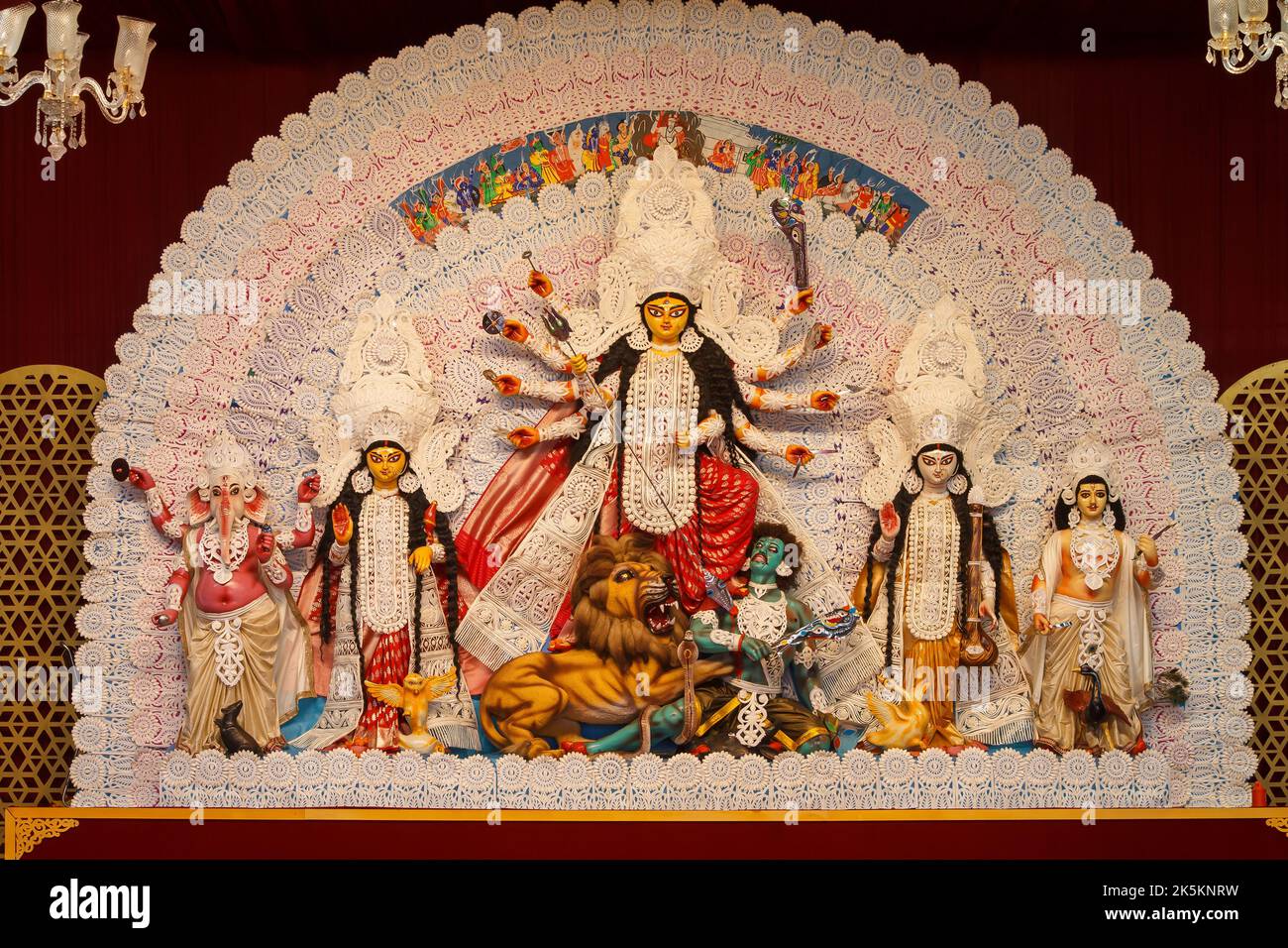 K-Block, Co-operative Ground , Durga Puja Samithi , C.R.Park , Neu-Delhi Dt-1 Oct 2022.Eine Nahaufnahme von Durga Idiol innerhalb von PUJ Stockfoto