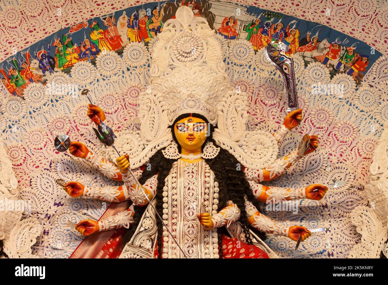 K-Block, Co-operative Ground , Durga Puja Samithi , C.R.Park , Neu-Delhi Dt-1 Oct 2022.Eine Nahaufnahme von Durga Idiol innerhalb von PUJ Stockfoto