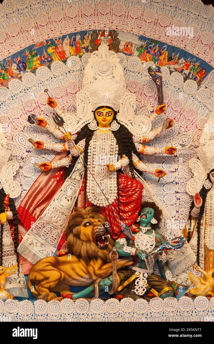 K-Block, Co-operative Ground , Durga Puja Samithi , C.R.Park , Neu-Delhi Dt-1 Oct 2022.Eine Nahaufnahme von Durga Idiol innerhalb von PUJ Stockfoto