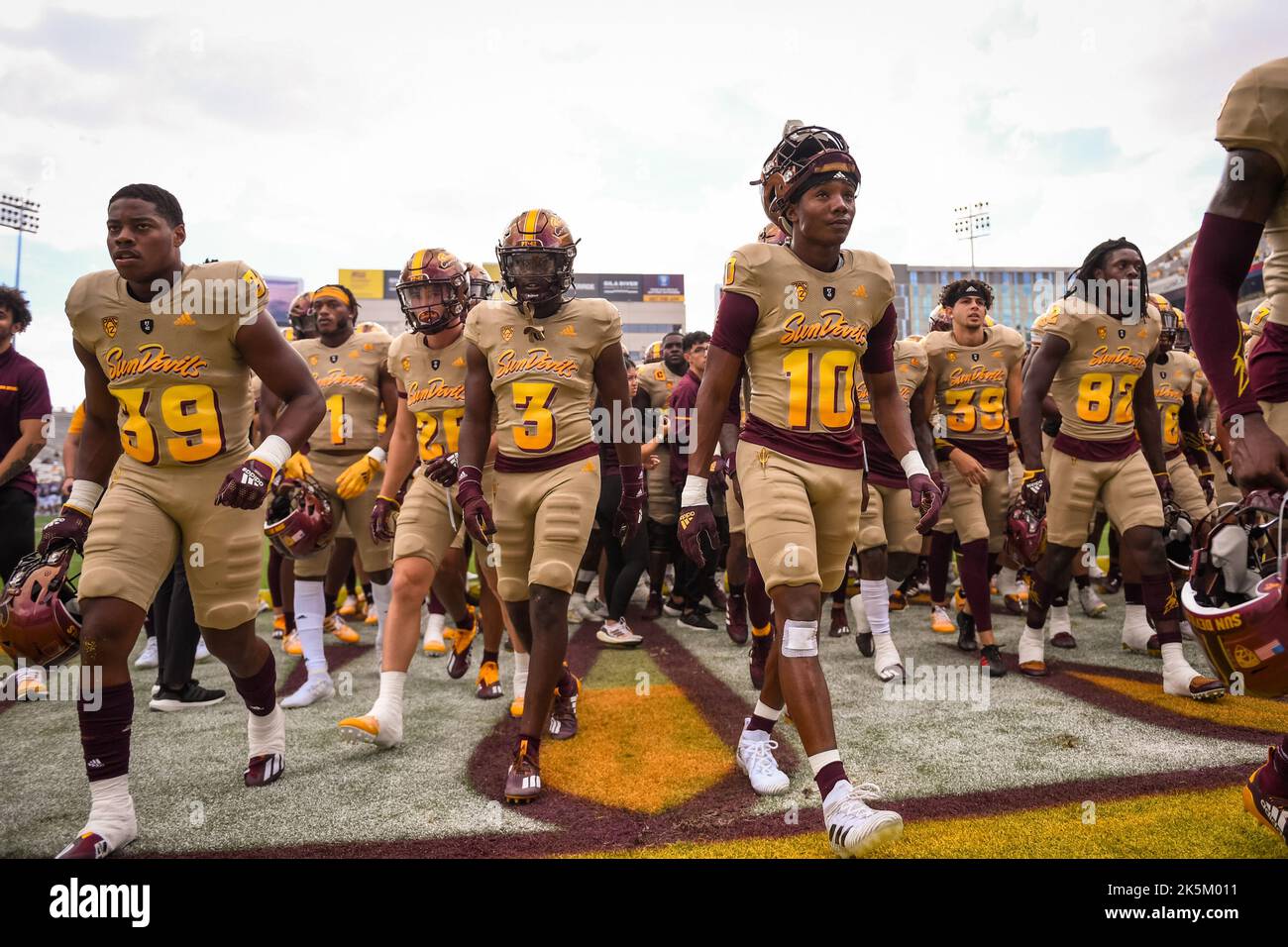 Der Staat Arizona geht zurück zur Umkleidekabine, bevor am Samstag, dem Oktober, ein NCAA-College-Fußballspiel gegen die Washington Huskies in Tempe, Arizona, stattfindet Stockfoto