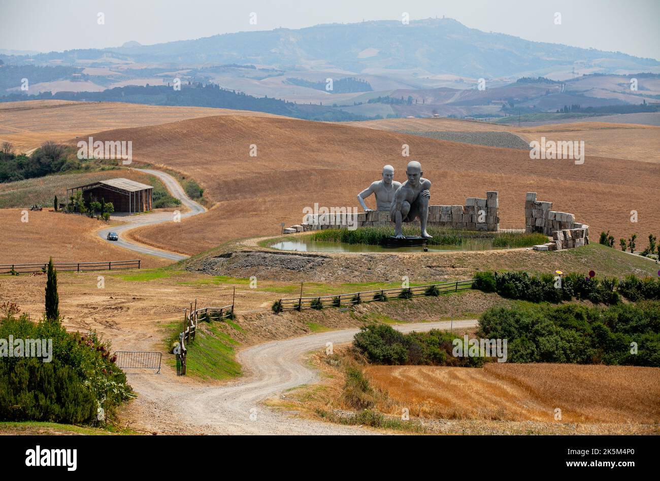 Theater der Stille (Teatro del Silencio) inmitten der Felder in der Toskana. Nach der Ernte finden hier Konzerte statt. Stockfoto