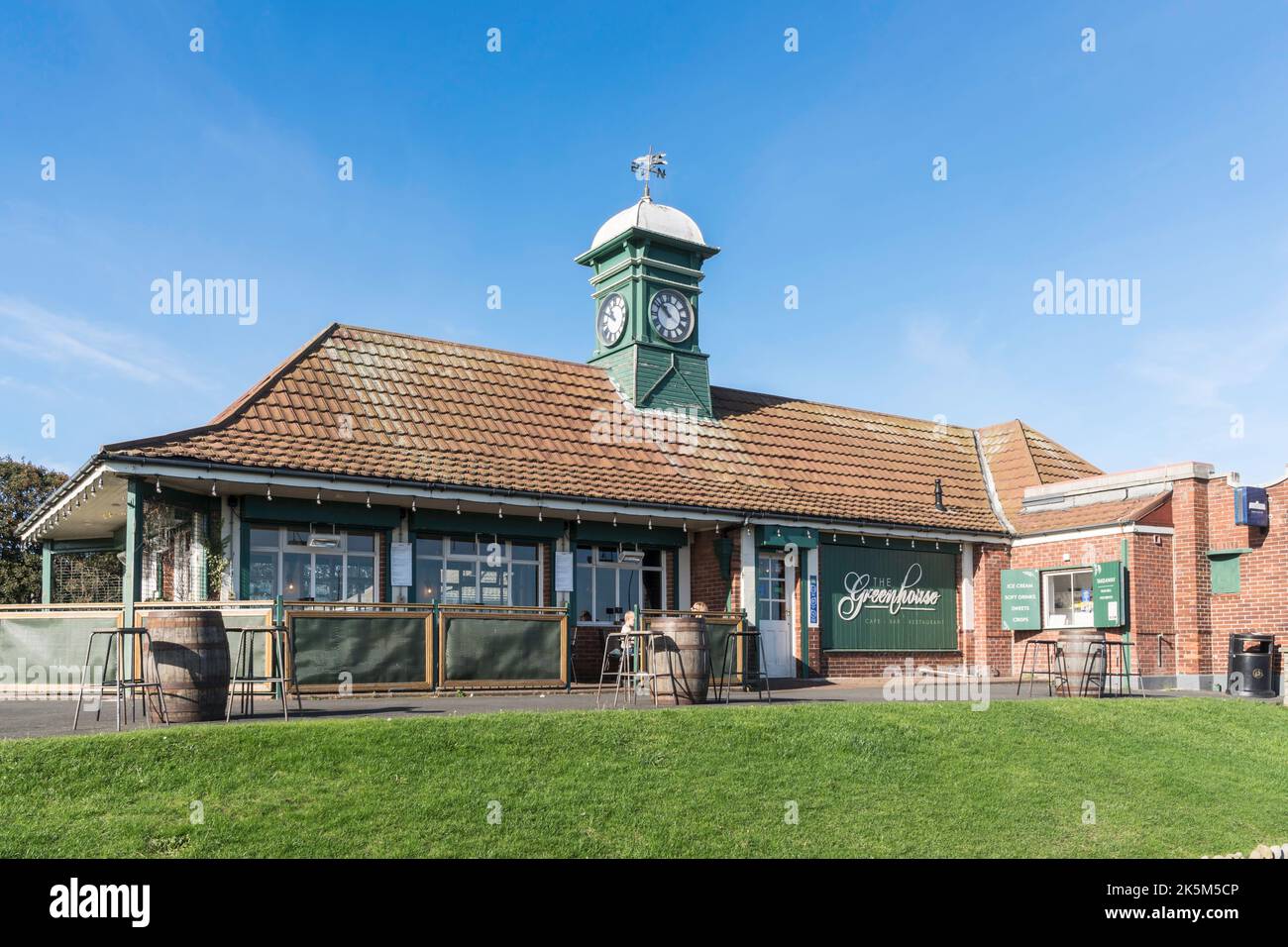 The Greenhouse Café oder Clock Tower Café in Tynemouth Park, North Tyneside, England, Großbritannien Stockfoto