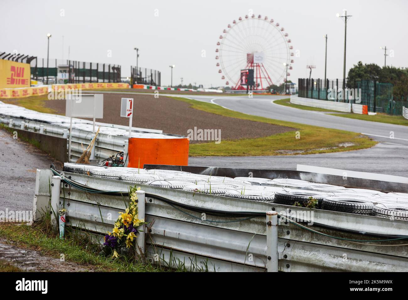 Suzuka, Japan. 9.. Oktober 2022. Blumen in Erinnerung an Jules Bianchi während des Formel 1 Honda Grand Prix von Japan 2022, 18. Lauf der FIA Formel 1 Weltmeisterschaft 2022 vom 7. Bis 9. Oktober 2022 auf der Suzuka International Racing Course, in Suzuka, Präfektur Mie, Japan - Foto: Antonin Vincent / Dppi/DPPI/LiveMedia Credit: Independent Photo Agency/Alamy Live News Stockfoto