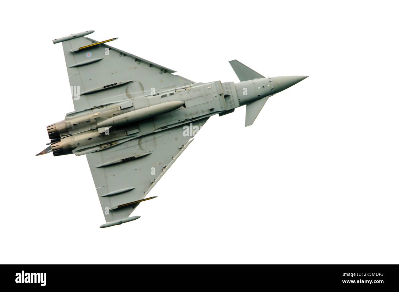 Unterseite eines Typhoon Eurofighters mit einem zusätzlichen externen Kraftstofftank Stockfoto
