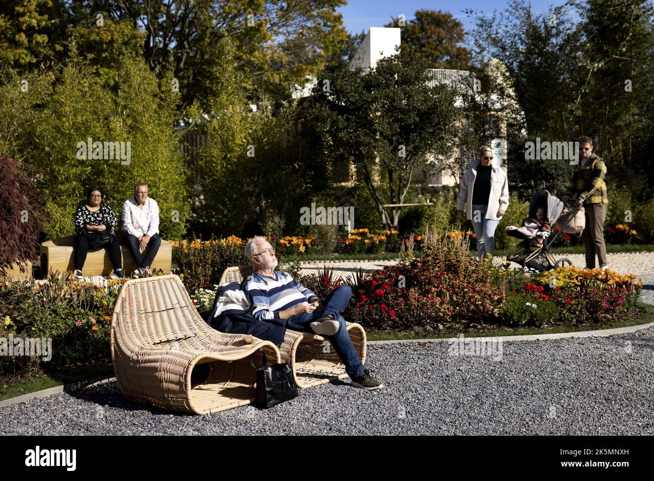 2022-10-09 12:16:13 ALMERE - Besucher am letzten Tag der Floriade Expo. Aufgrund enttäuschender Besucherzahlen ist der Verlust der Weltgartenausstellung auf 47 Millionen gestiegen. ANP RAMON VAN FLYMEN niederlande Out - belgien Out Stockfoto