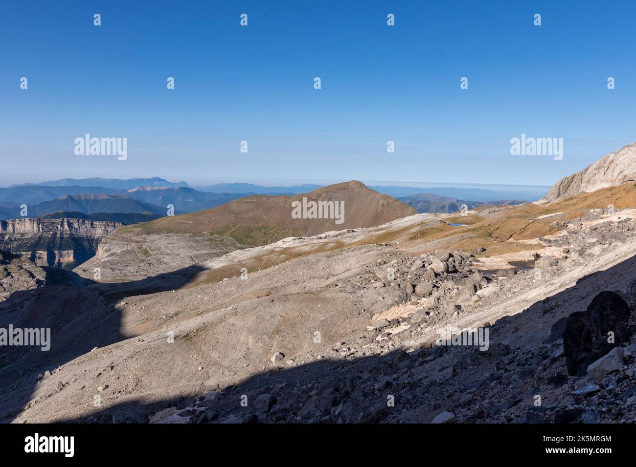 Hohe Berge in den pyrenäen in der Nähe der Lücke von rolando Stockfoto
