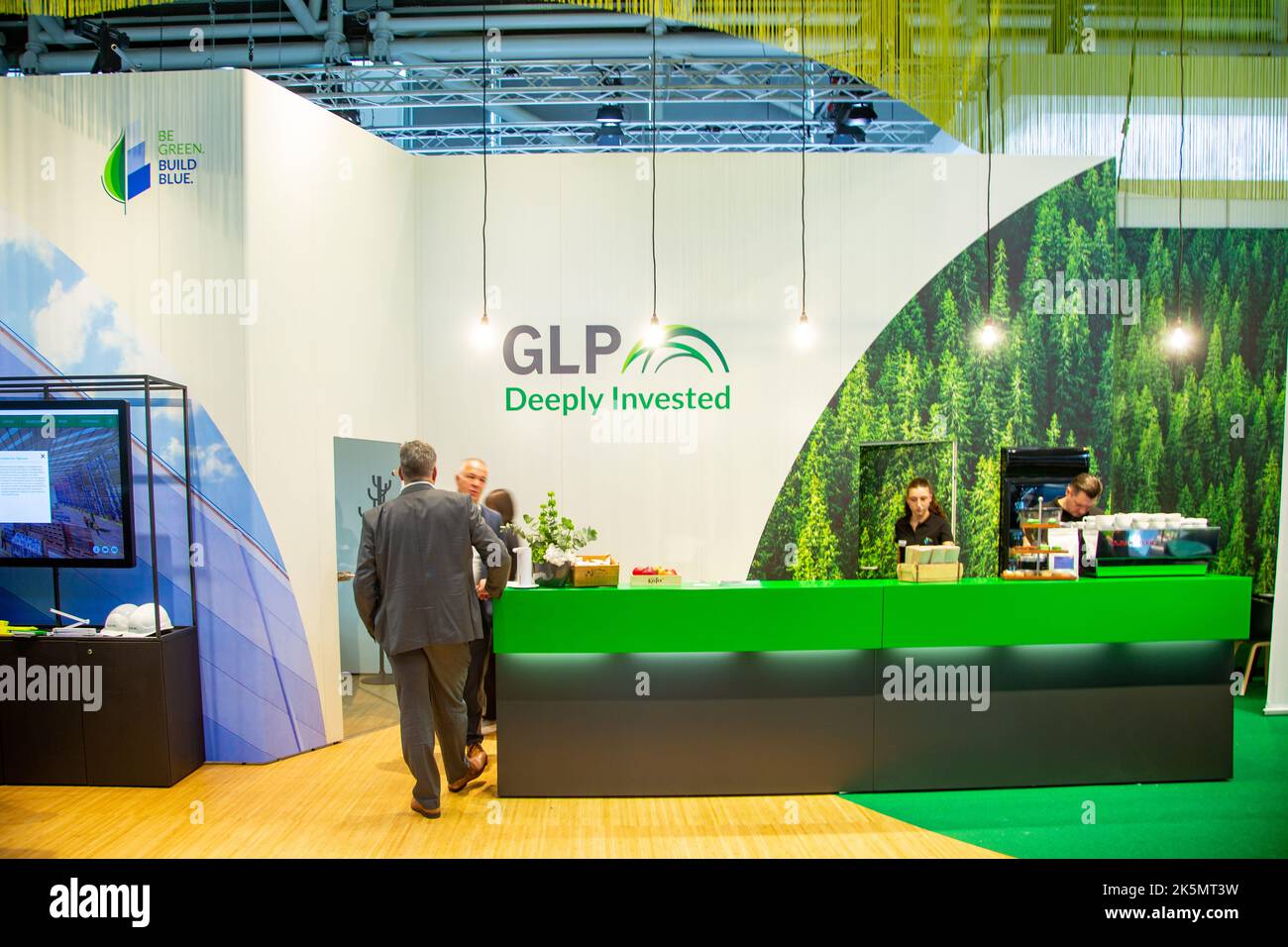 GLP bei der 24. Internationale Fachmesse für Immobilien und Investitionen Expo Real am 6.10.2022 in München. Seit 1998 findet die Fachmesse für Immobilien und Investitionen jährlich im Oktober in der bayerischen Landeshauptstadt München statt. Heuer vom 4.10.2022 bis zum 6.10.2022. - GLP auf der Internationalen Fachmesse für Immobilien und Investitionen Expo Real 24. in München, Deutschland, am 6. Oktober 2022. Seit 1998 findet die Real Expo in München statt, dieses Jahr vom 4. Oktober bis 6. Oktober. (Foto von Alexander Pohl/Sipa USA) Stockfoto