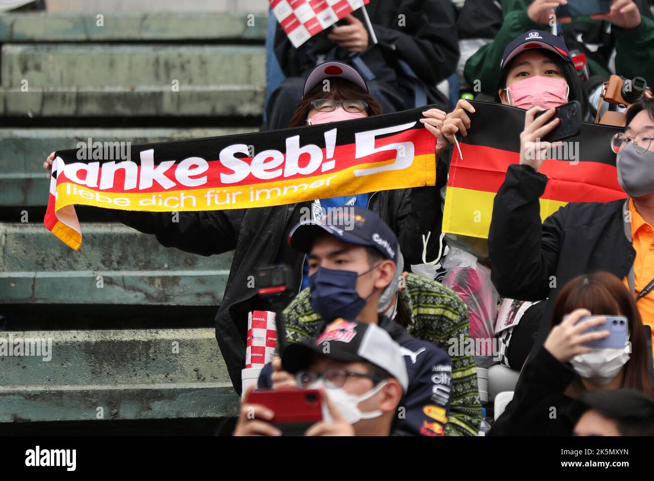 9.. Oktober 2022; Suzuka Circuit, Ino, Suzuka City, Präfektur Mie, Japan: FIA F1 Grand Prix of Japan, Renntag; Sebastian Vettel-Fans Stockfoto