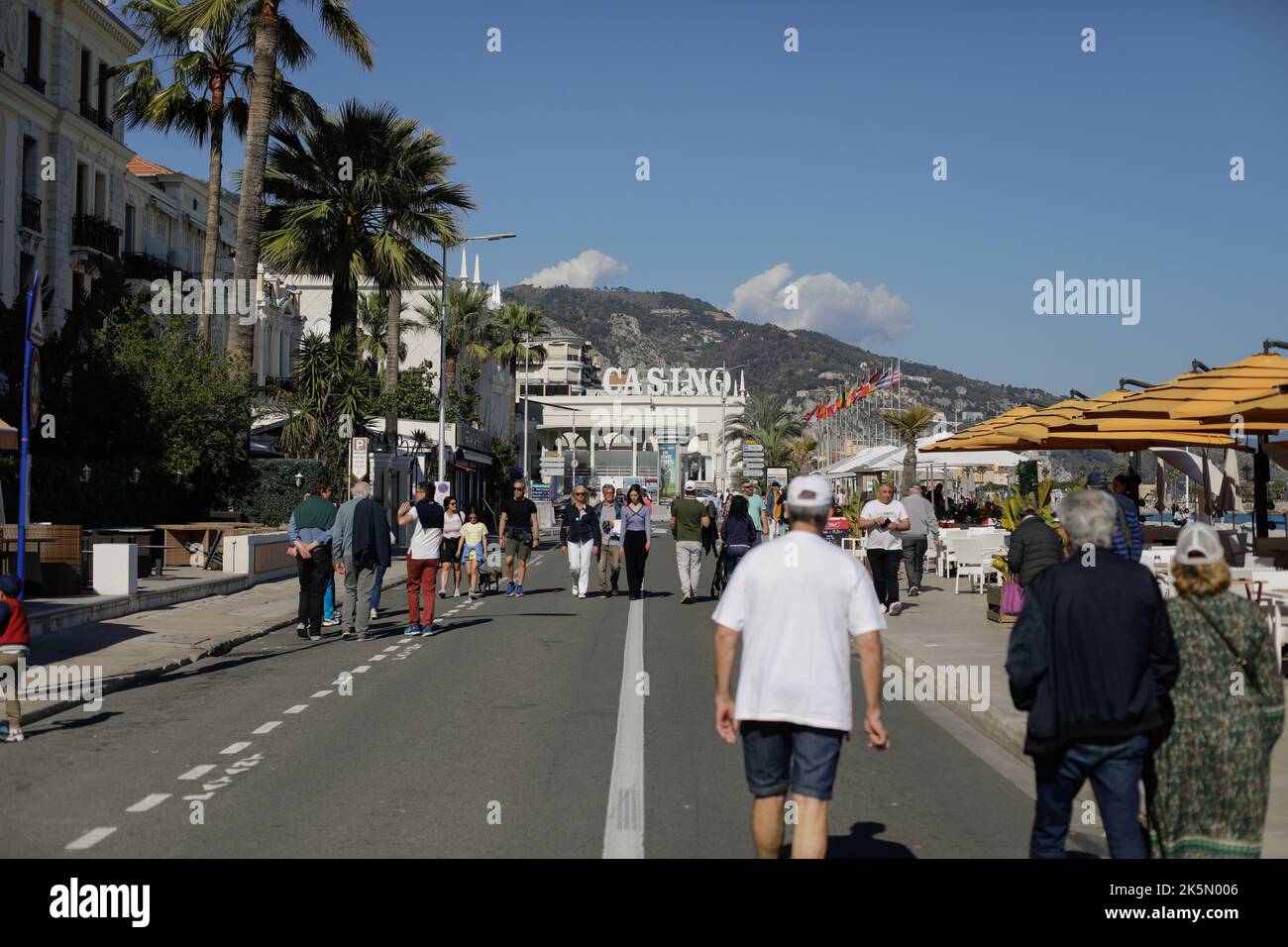 Menton, Frankreich - 17. April 2022: Details aus der Küstenstadt Menton an der französischen riviera an einem sonnigen Frühlingstag. Stockfoto