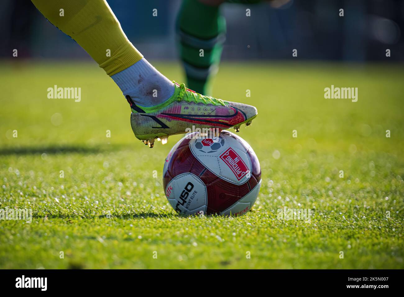 Warrington Rylands nimmt Nantwich Town bei der FA Trophy, Nantwich, Ches hire, England, am 8.. 2022. Credit Mark Percy/Alamy Stockfoto. Stockfoto