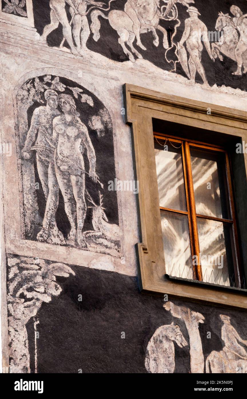 Das Haus in der Minute auf dem Altstädter Ring, Prag, Tschechische Republik mit Sgraffitomalereien bedeckt. Stockfoto