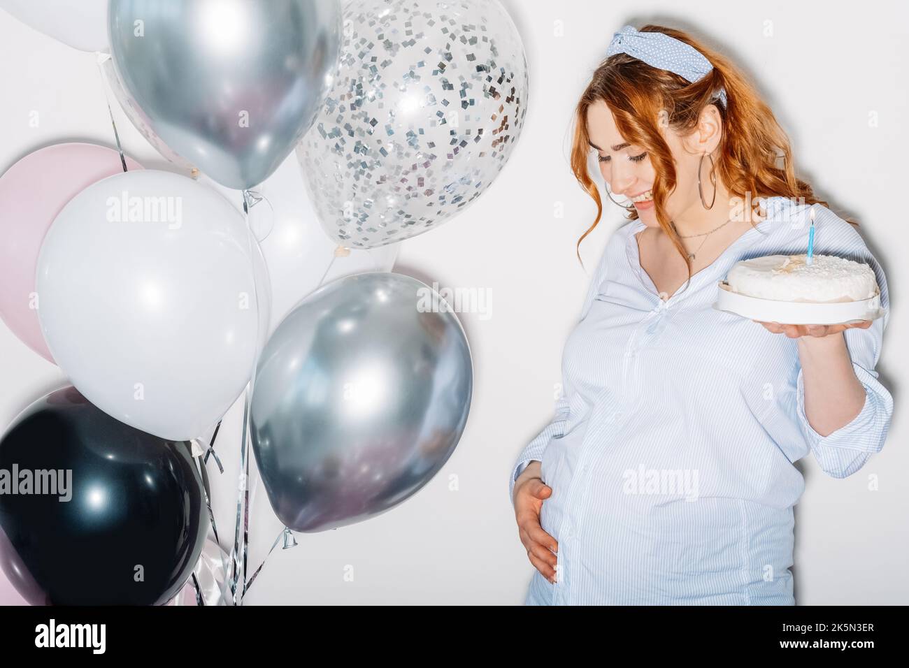 Baby Boom glückliche Frau genießen Schwangerschaft festlich Stockfoto