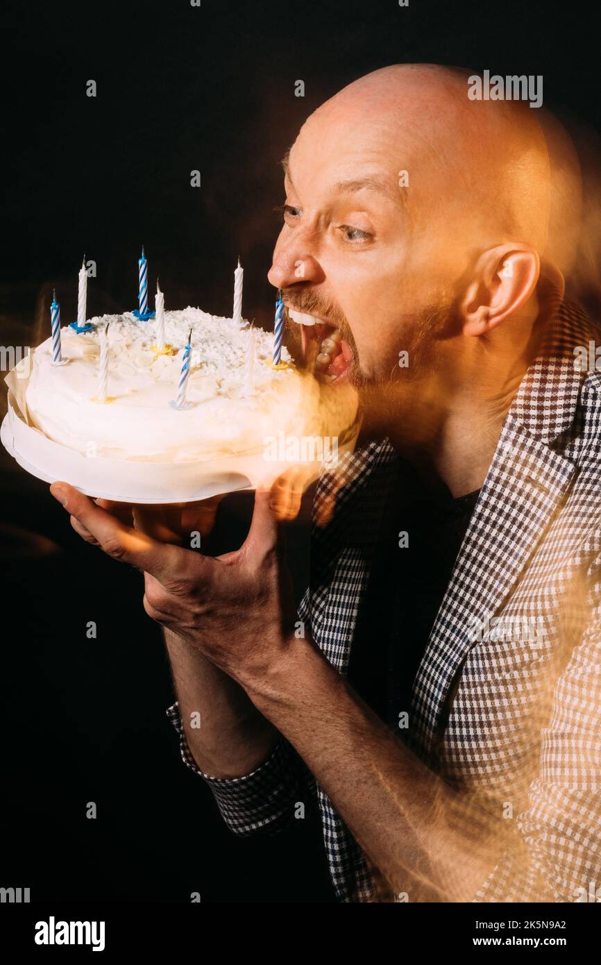 Alles gute zum Geburtstag festliche Mann Urlaub Kuchen Gruß Stockfoto