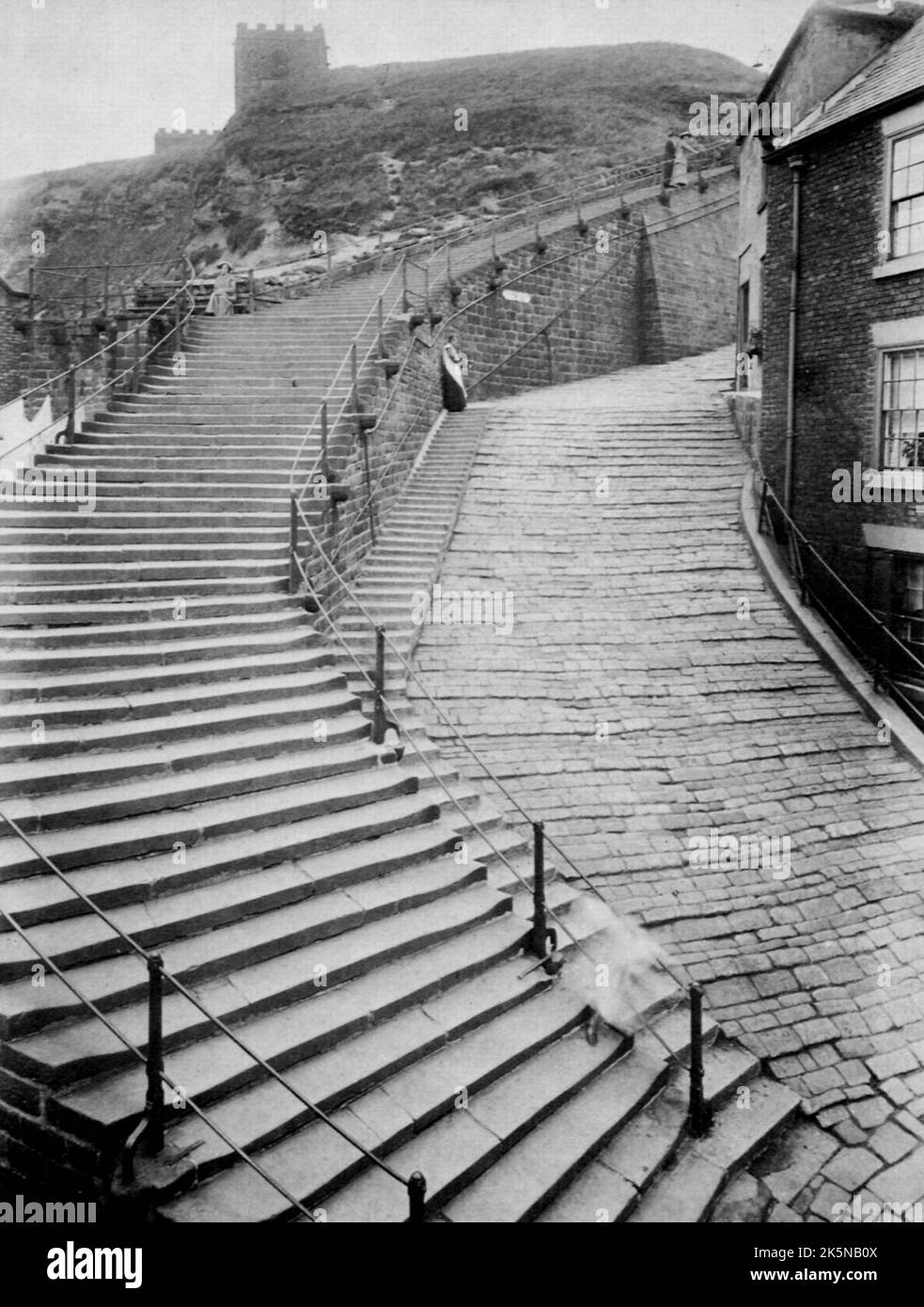 Francis Frith - Whitby - Treppe zur Gemeindekirche - zwischen 1850 und 1898 Stockfoto