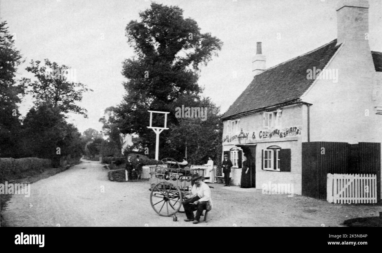 Francis Frith - Village Pub Eversley, Hampshire, England, Großbritannien Stockfoto
