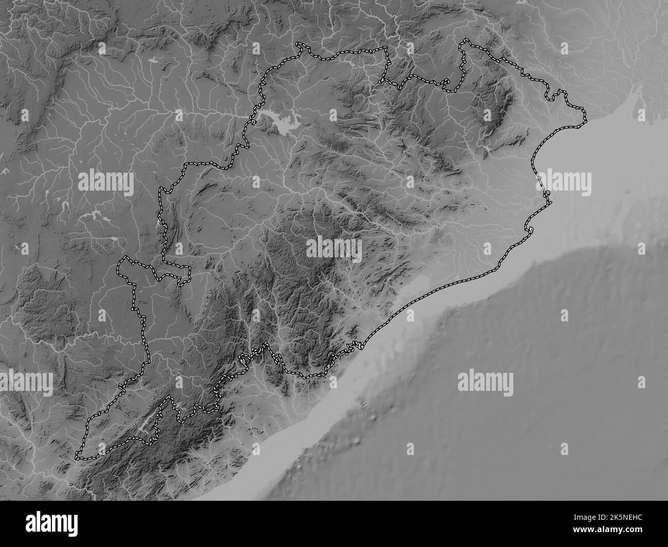 Odisha, Bundesstaat Indien. Höhenkarte in Graustufen mit Seen und Flüssen Stockfoto