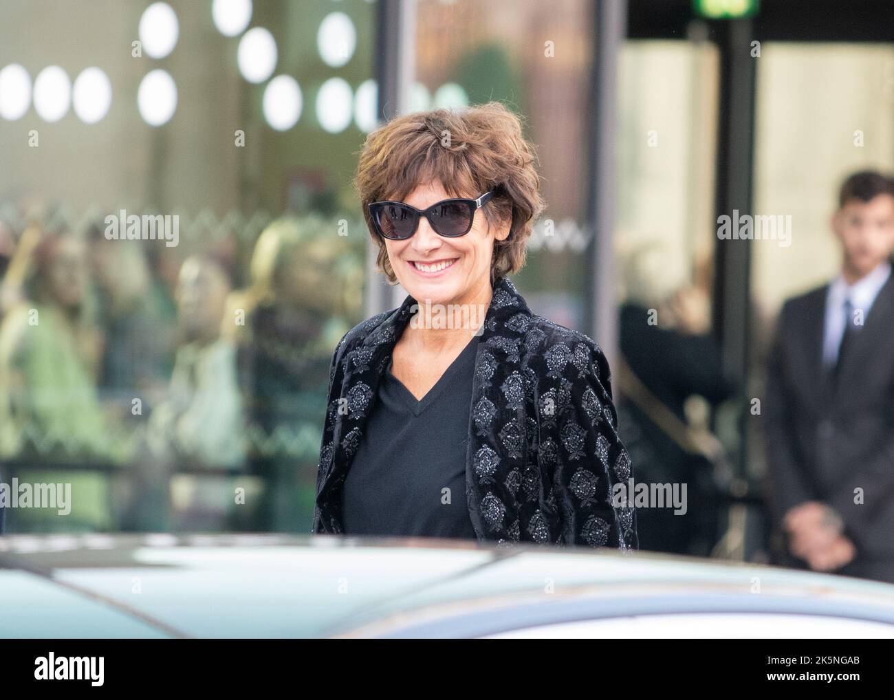 Ines de la Fressange nimmt an der Chanel Womenswear Frühjahr/Sommer 2023 Show PARIS FASHION WEEK - OKTOBER 4 2022 Teil Stockfoto