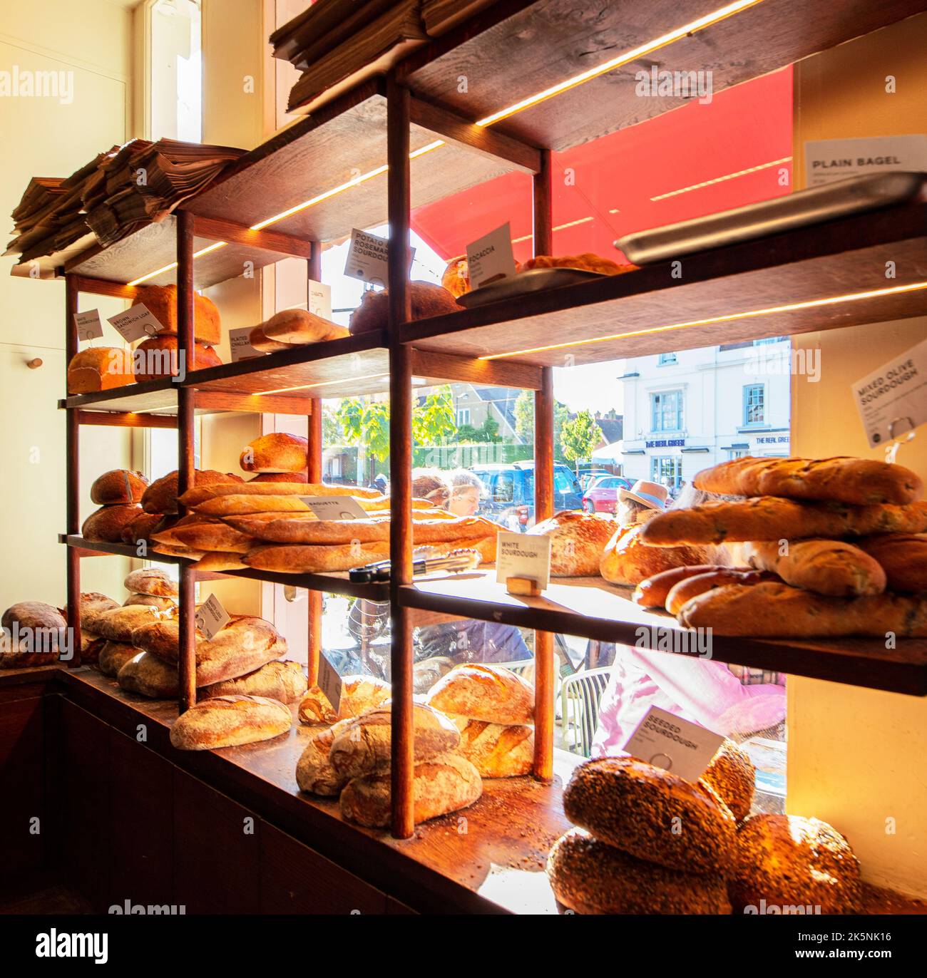 Schaufensterdarstellung von Brot in Gail's Bäckerei, Dulwich Village, London Stockfoto