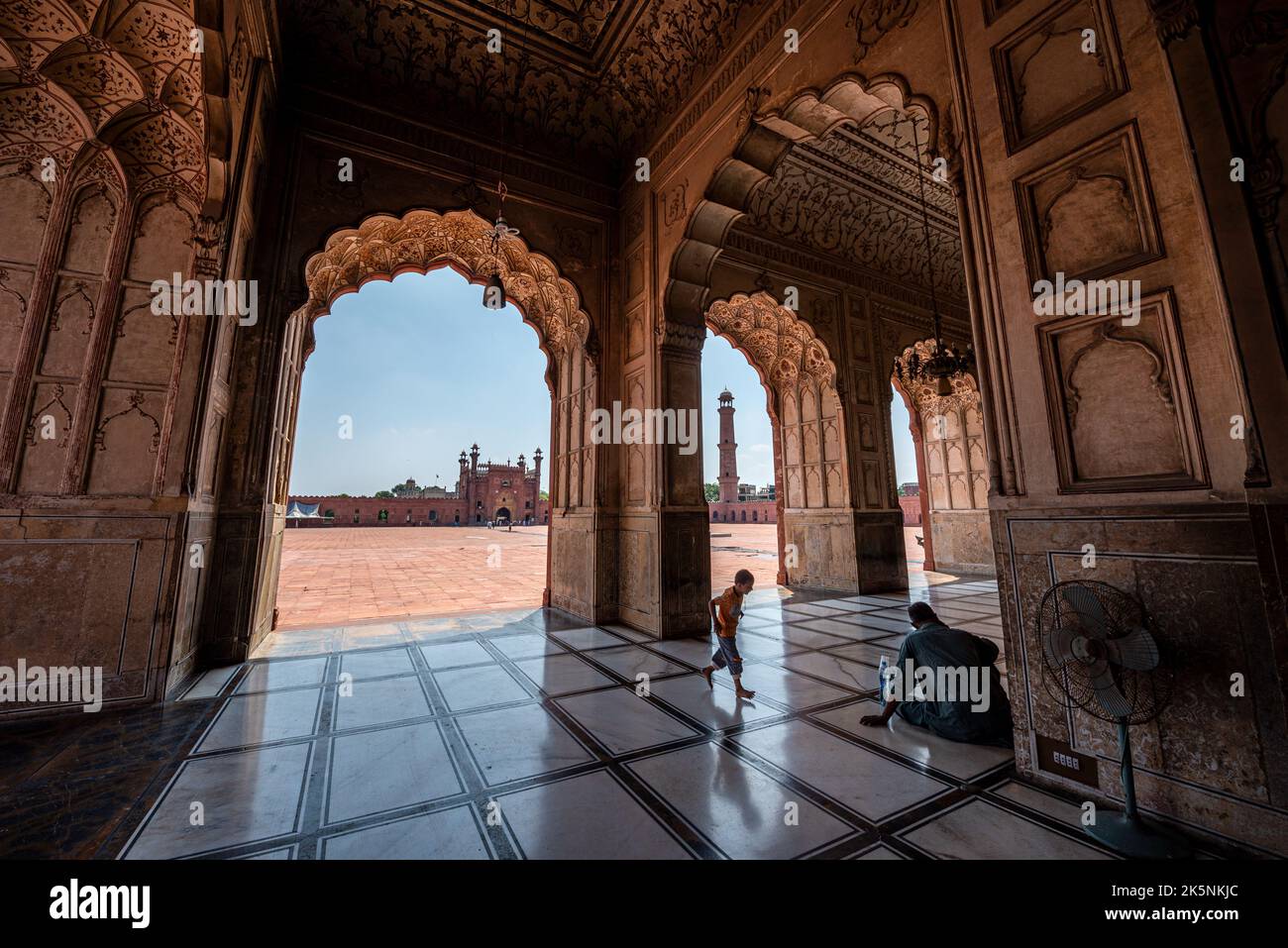 Badshahi Moschee Porticos Colonnade, Fort Lahore, Pakistan Stockfoto