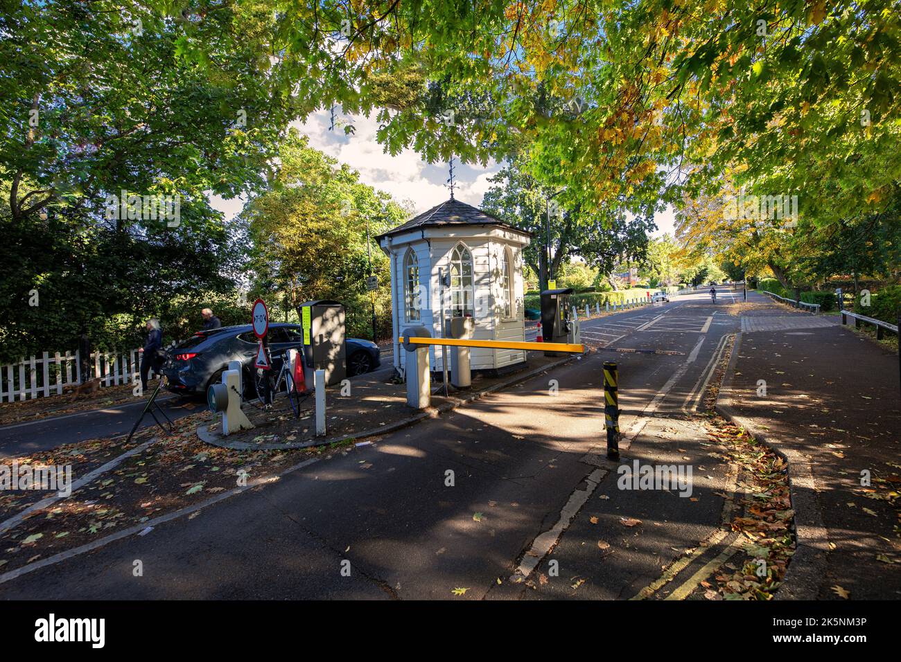 Mautstelle in College Rd, Dulwich, London; die letzte Mautstelle in London. Seit 1789 wird sie von einer Mautstelle entbaut Stockfoto