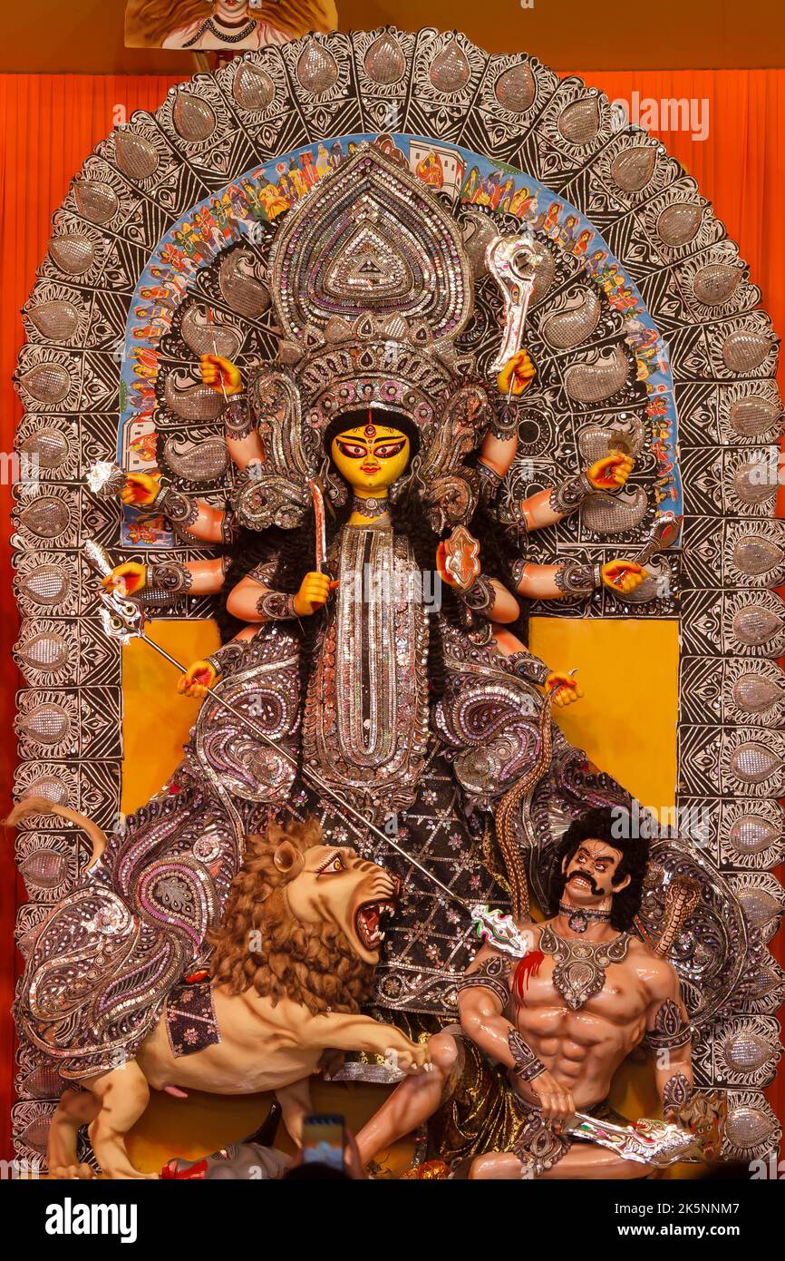 I-Block ,C.R.Park , New Delhi Dt-1 Oct 2022 . Ein Blick auf Durga Idiol in Puja Pandal Stockfoto